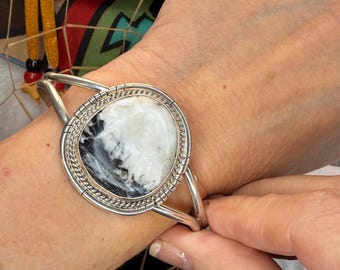Navajo WHITE BUFFALO Bracelet in Sterling Silver - Handmade Native American Cuff