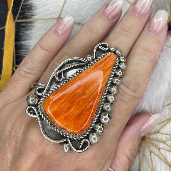 Eye Catching Native American Navajo Pink Conch Shell Sterling Silver Ring Eye Catching Native American Navajo Pink Conch Shell Sterling Silver Ring