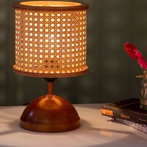 Lampe de table faite main avec base en bois, lampe de table en osier, lampe de chevet image 1