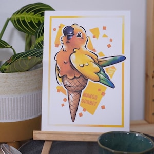 Impresión artística tamaño A5 de helado de sorbete de mango con conure solar: bonito postre, pájaro, loro, regalo de papelería