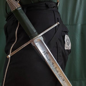 La gaine EZ - Système de suspension d'épée pour épée longue, épée d'armement, rapière, messer, petite épée et autres baskets HEMA en acier