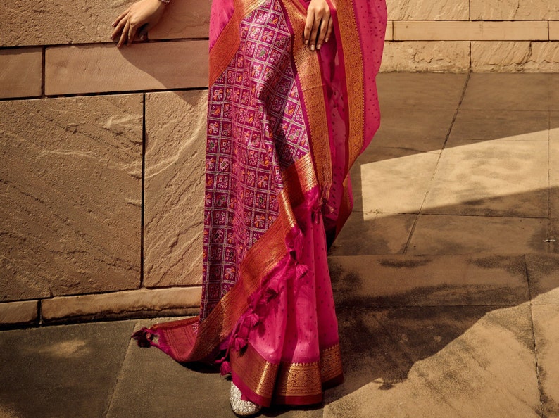 Dark Pink Color Pure Handloom Silk Saree With Contrast Matching Pallu and Blouse (COD ON REQUEST)