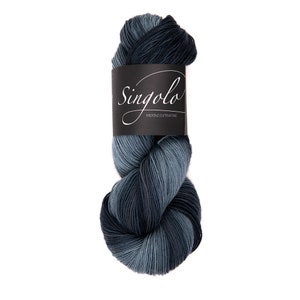 Atelier ZITRON Singolo 100 % Merino extrafine Farbverlaufsgarn Schurwolle Farbe wählen 100g/360m Strang Stricken Häkeln Tücher 04 schwarz grau