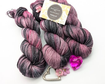 Hand-dyed sock yarn 4-ply Lazy Lion SockYarn 100g/420 m LL Merino extrafine - "Dark Roses" purple black knitting mulesing-free hand-dyed