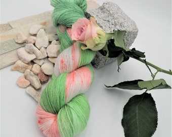 Handgefärbtes Garn 100g/400m "BALANCE" grün weiß apricot Wolle "Pfirsichblüte" Stricken Häkeln Merino extrafine Tencel