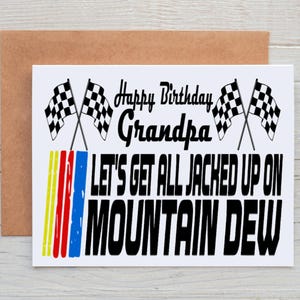 Fassen Sie alle zusammen Jacked Up on Mountain Dew Vatertagskarte, Talladega Nights Geburtstagskarte, Nasscar Fan Personalisierte Karte, Kundenspezifische Karte