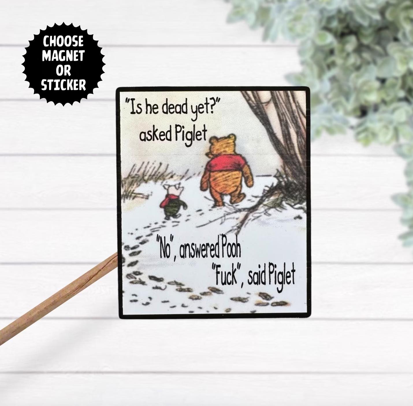 Pu der Bär und Ferkel ist immer noch tot? Anti-Trumpf-Aufkleber, Cozie oder Magnet, lustiger politischer thermischer laminierter wasserdichter Vinylaufkleber