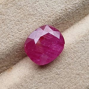 4.59ct RUBIN Burma. Natürlich Unerwärmt Unbehandelt. Kissenschliff. Juli Gem. Rohe Qualität.  Ig @The Lotus Gem
