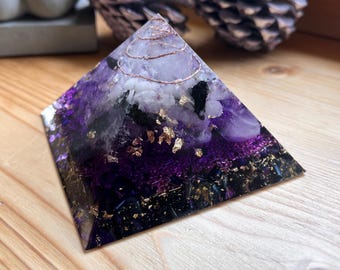 Orgonit Pyramide Erzengel Zadkiel (liebevolle Handarbeit)