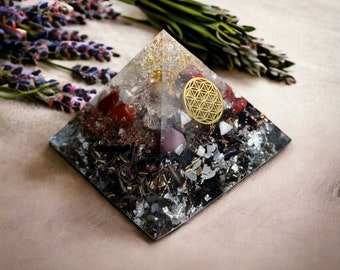 Orgonite pyramide nettoyage de l'espace chakra méditation spiritualité puissance intérieure fête des mères