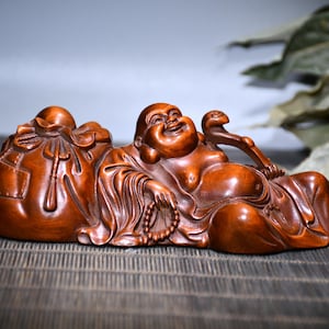 Handgefertigte geschnitzte Buddha-Statuen aus Buchsbaum in folkloristischen Sammlungen