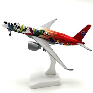 Diecast Sichuan Airlines A350 Passenger Plane Model Alloy&Plastic Material 1:200 Scale Simulation Display Decoration