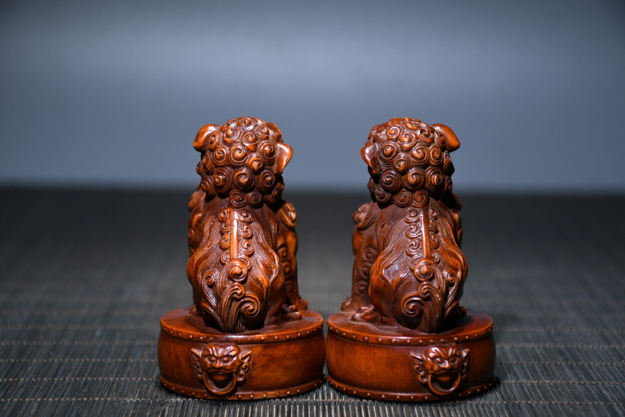 中国の民俗工芸品、ツゲの木で手彫りされた獅子像のコレクション