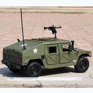 Diecast Caldiway Hummer Field Off-road Vehicle Alloy Model 1:18 Scale Toy Gift Collection