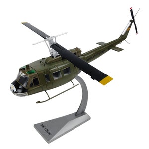 Modèle en alliage d'hélicoptère de combat militarisé de l'armée américaine UH-1H à l'échelle 1:48, collection de jouets, décoration d'affichage de simulation