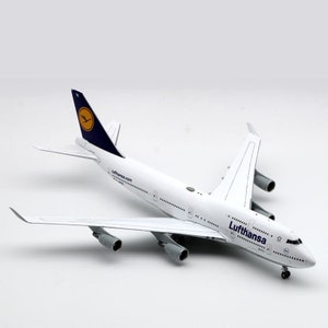 Die cast 1:200 Scale Lufthansa B747-400 Alloy Aircraft Simulation Model Collection for Men's Gifts