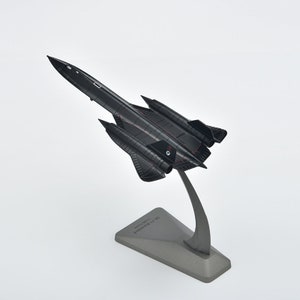 Diecast 1:200 Scale Alloy Model Of The Blackbird SR-71 Supersonic Reconnaissance Aircraft Toy Gift Collection Simulation