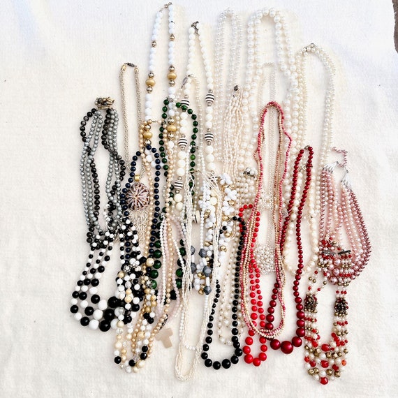 VINTAGE NECKLACES COSTUME Jewelry - 27 Necklaces -