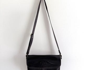 Vtg GHURKA "THE SPECTATOR" No. 37 Shoulder Bag - Black Leather - Adjustable
