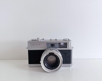 Vtg MINOLTA HI-MATIC 9 35mm Rangefinder Camera with a Rokkor-Pf 45 mm Lens