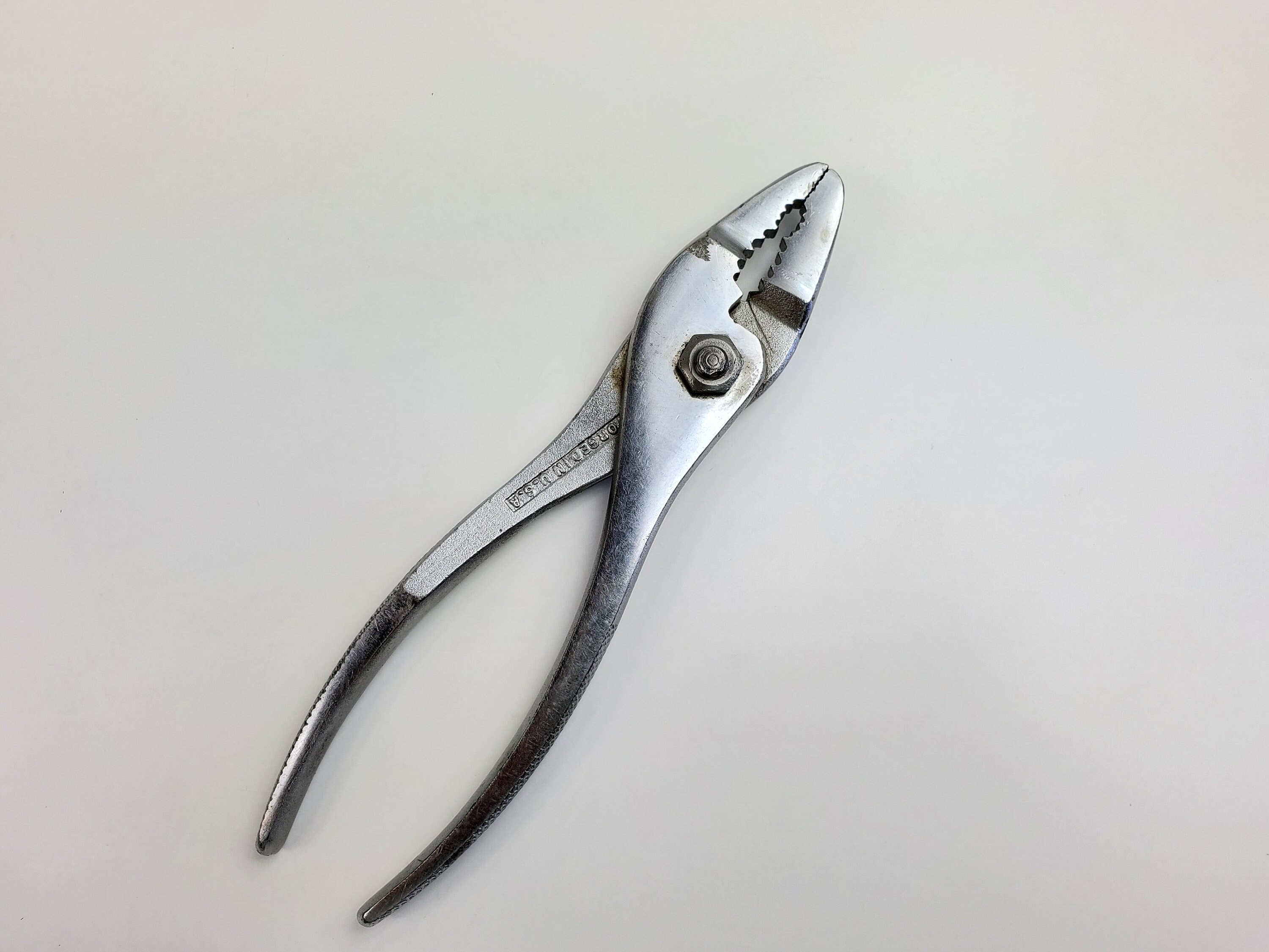 Vintage DIAMOND TOOL N16 Slip Joint Thin Nose Pliers Forged USA