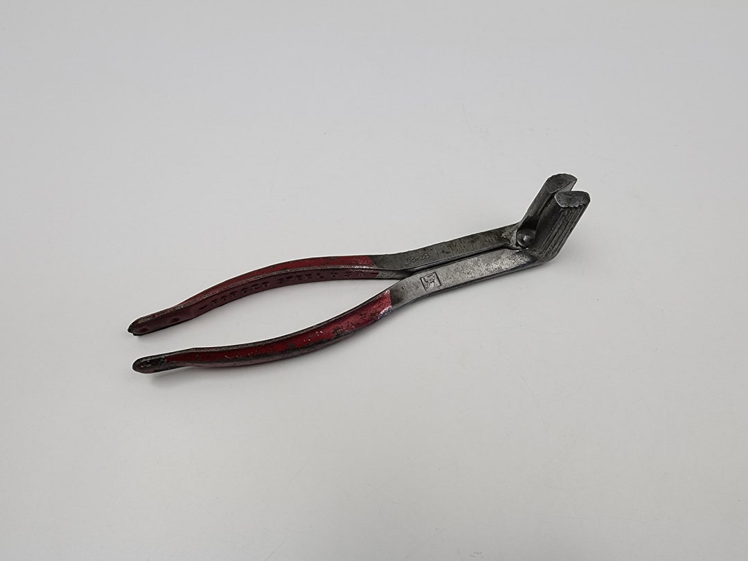 Vintage Battery Pliers BT 20 Terminal Clamp Spreader Automotive Hand