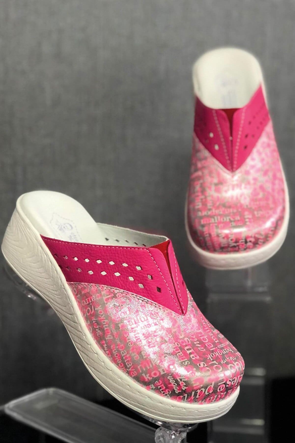 lightweight clogs for nurses