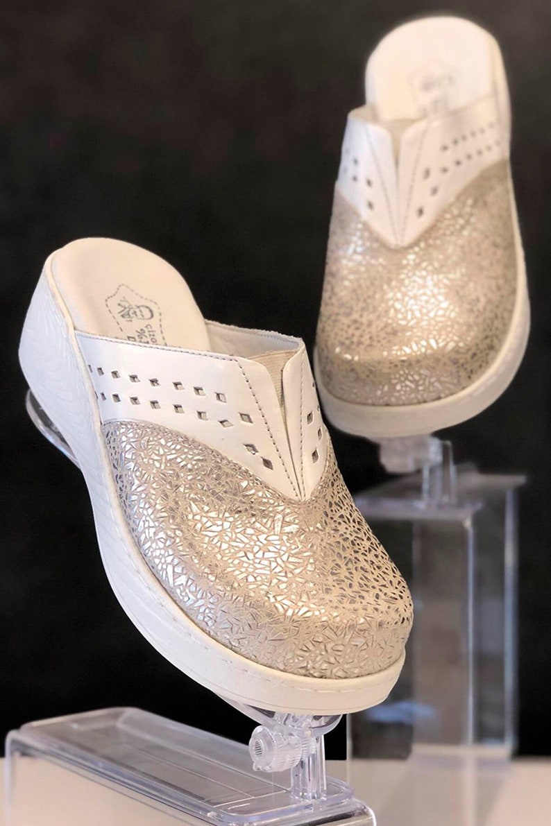 lightweight clogs for nurses