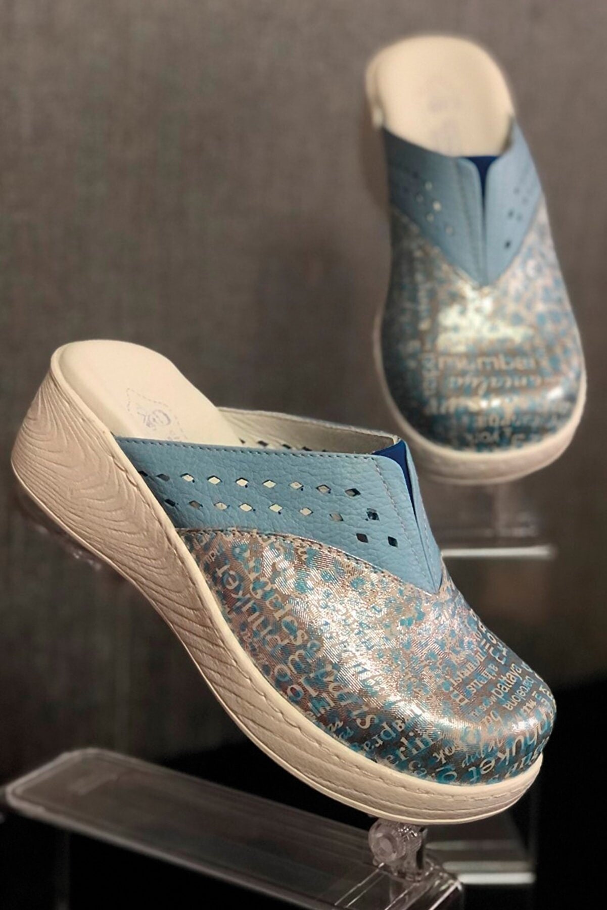 lightweight clogs for nurses