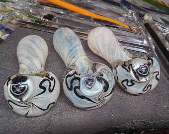 Raiders medium glass pipe