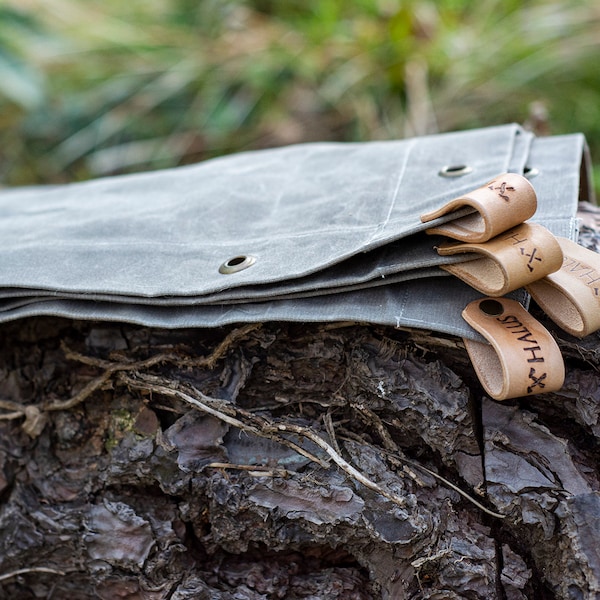 75x75 Ground Mat & Usable as Tarp / It can also be used as a tarp with the leathers on the corners and the eyelets on the edges. Bushcraft