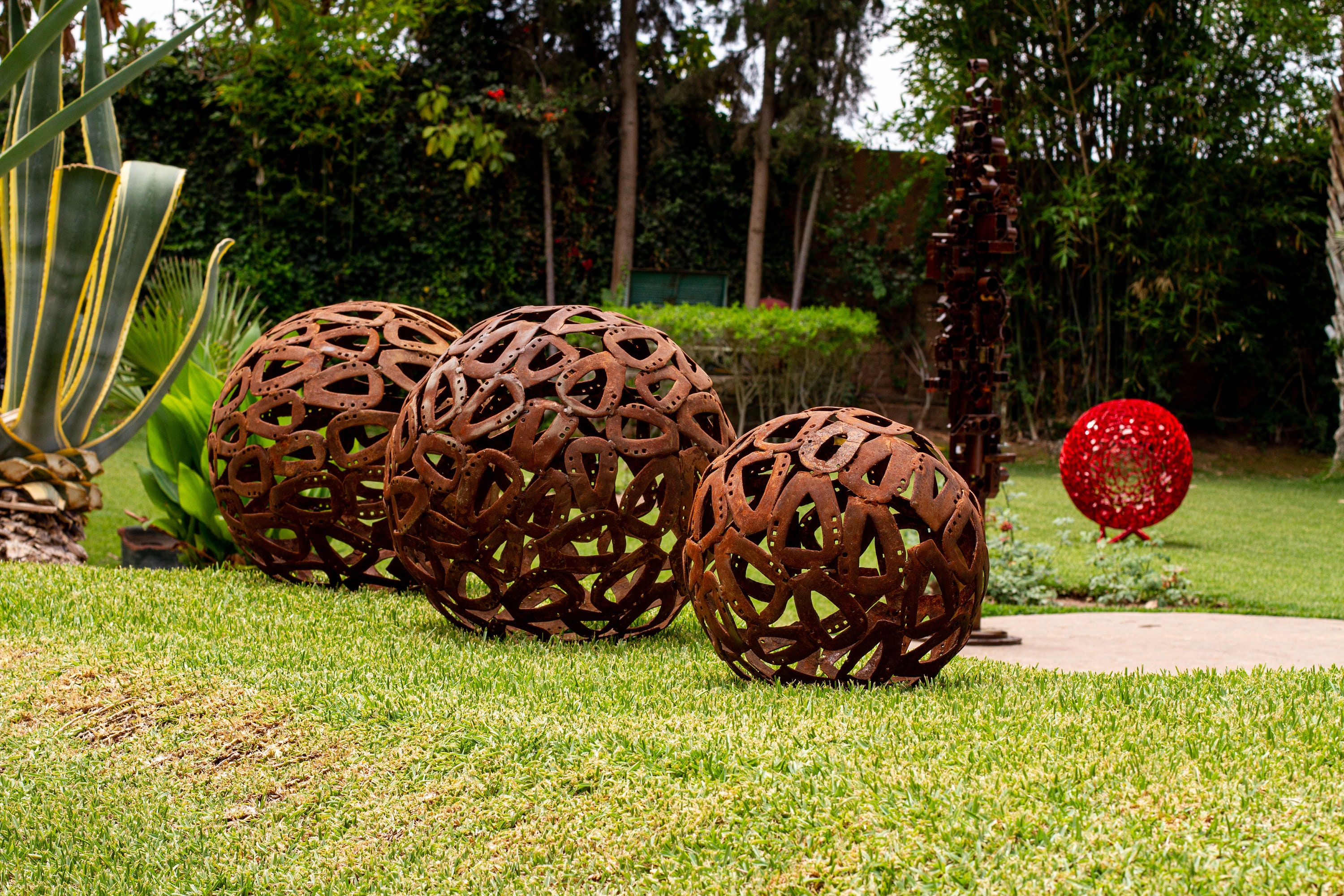 Horse Shoes sculpture-Sculpture-Garden Sculpture-Exterior-Sculpture-Outdoor Sculpture-Metal Horse-Yard Sculpture-Steel Sculpture