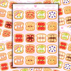 Op de afbeelding: Een stickervel met twintig individuele toast-illustraties met diverse toppings zoals aardbeien, bosbessen, bananen en eieren. Elk stuk toast heeft een schattig, eenvoudig gezichtje. De achtergrond is lichtroze met een herhalend patroon.