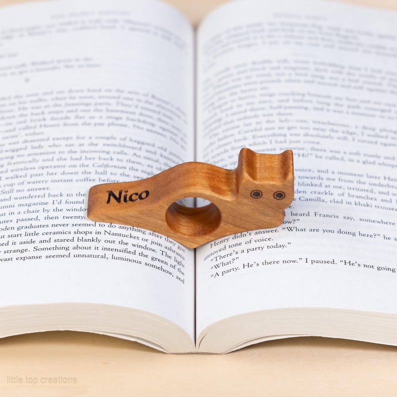 Cherry hardwood cat thumb book page holder with bookmark, ergonomic and playful design, perfect gift for book lovers, adds charm to reading, ideal for birthdays, anniversaries, or as a stocking stuffer, a practical and adorable reading companion