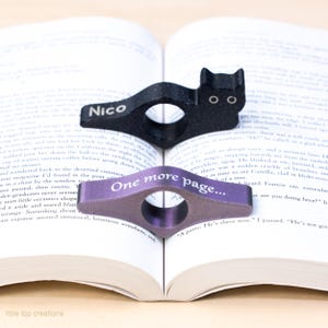 Tinoaly 2pcs Walnut Book Page Holders - Cat Shape Wooden Thumb Bookmarks