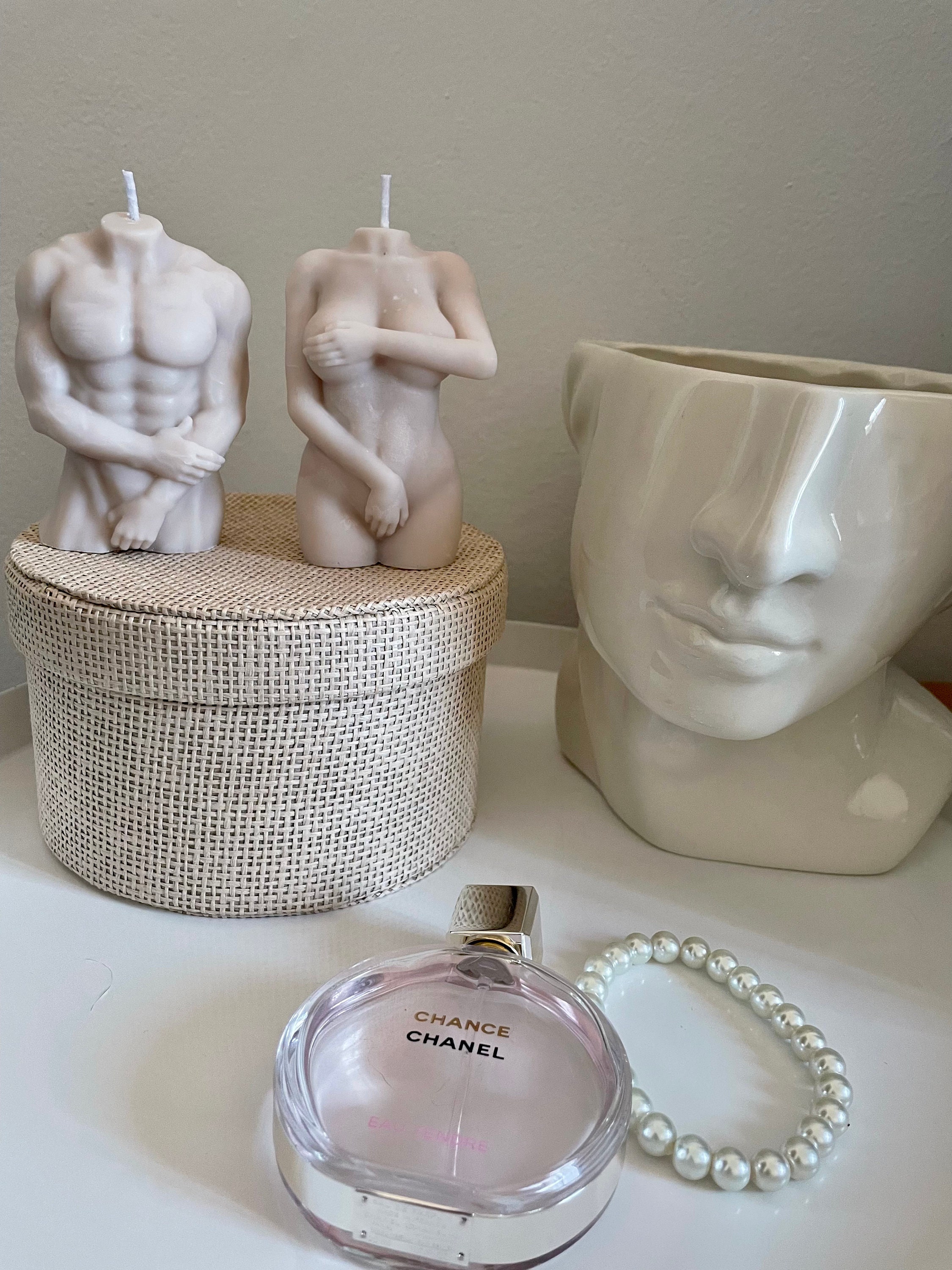 Bougie Artisanale Corps de Femme Shy Women Torse Nue