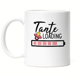 Op de afbeelding: Witte keramische mok met een zwart en roze ontwerp met de tekst "Tante Loading" met een speenpictogram en een voortgangsbalk.