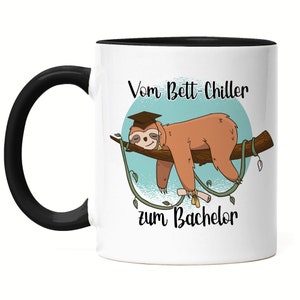 Vom Bett-Chiller zum Bachelor Tasse Schwarz Faultier Abschluss Geschenk Kaffeetasse Uni Hochschule Studium