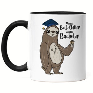 Vom Bett-Chiller zum Bachelor Tasse Schwarz Abschluss Geschenk Absolvent Absolventin Faultier Kaffeetasse Uni Hochschule