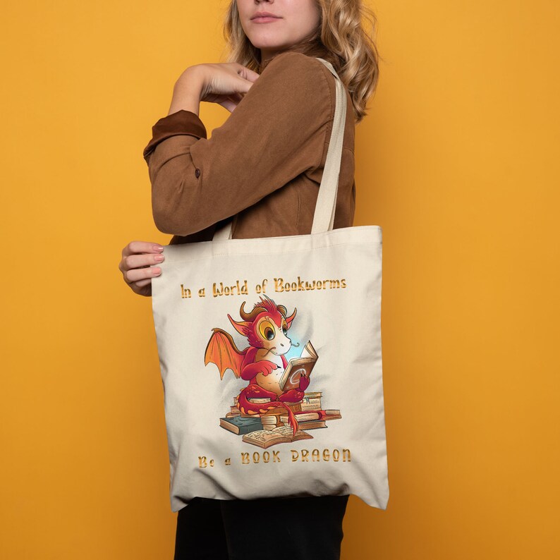 Bookworm? Please, I Am A Bookdragon Jutebeutel Stoffbeutel Buch Lesen Bücherwurm Drachen Bildung Bücher Bild 4