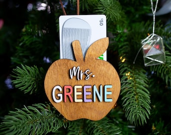 Adorno de manzana personalizado para maestro con porta tarjetas de regalo • Adorno con nombre personalizado • Regalo de agradecimiento para maestros • Regalo de fin de año o festivo