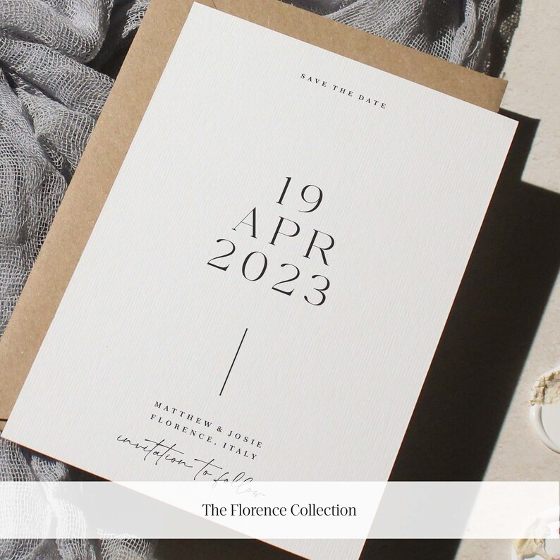 K&ouml;nnte beinhalten: Save-the-Date-Karte mit minimalistischem Design. Die Karte ist wei&szlig; mit schwarzem Text, der "Save the Date", "19 APR 2023", "Matthew & Josie", "Florence, Italien", und "Invitation to follow" lautet. Die Karte enth&auml;lt auch den Text "The Florence Collection".
