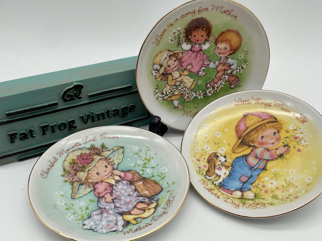 Vintage Collectible AVON Mothers Day Plates, Trinket Dish. 1982