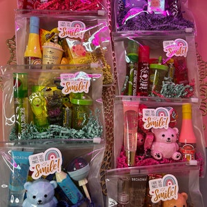 Fun Lipgloss/LipBalm Bundles with Candy! Available in all colors! Valentine’s Day gift ideas/birthday