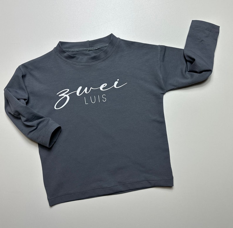 Geburtstagsshirt, Langarmshirt mit Name und Zahl, Geburtstag steingrau