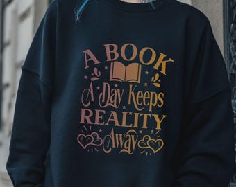 Buch Sweatshirt, Geschenk für Buchliebhaber, Ein Tag hält die Realität fern, Bücherwurm Sweatshirt, Leseratte, Leseratte, Buchclub Geschenk
