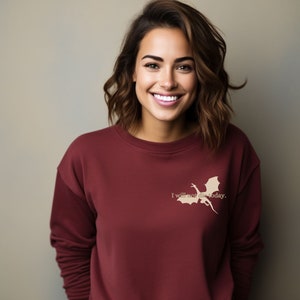 Mercancía de la cuarta ala, sudadera de la cuarta ala, suéter no moriré hoy, bookish, Rebecca Yarros Merch, camisa de fan del romance de fantasía, regalo de libro Maroon