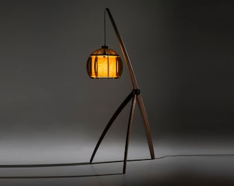 Lampadaire en bois, lampe et éclairage design personnalisé, éclairage en placage de bois, lampadaire moderne Mid Century, éclairage de caractère unique, fait à la main