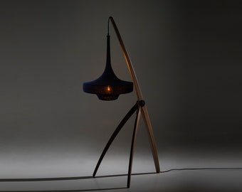 Handcrafted Chunky Knit Floor lamp, Unique Wood and Mesh floor lamp, Handwoven lighting, Minimalist wood lighting,  CrealDesign