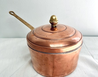 Zware koperen steelpan in vintage Franse stijl met deksel en messing handvat